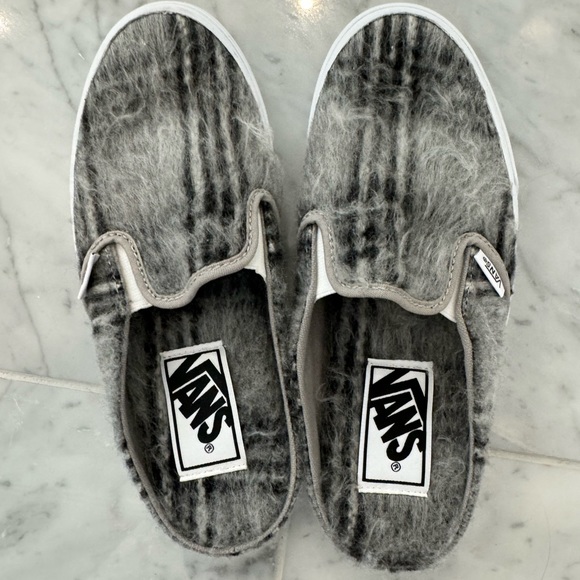 Never worn Vans women slides size 7 - Picture 1 of 7